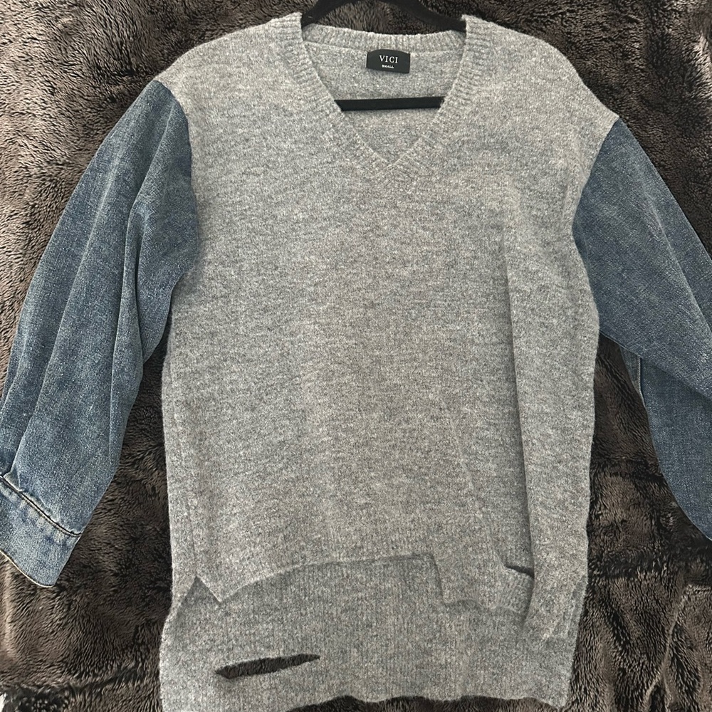 Vici oversized Heather Gray and Denim Blue V-Neck Sweater